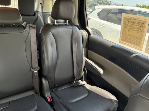 Used 2026 Kia Carnival FWD image 35