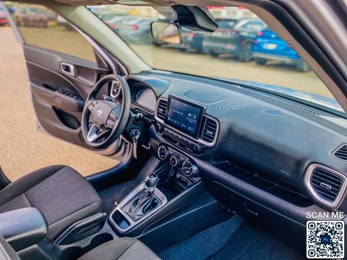 Used 2025 Hyundai Venue SE FWD image 29