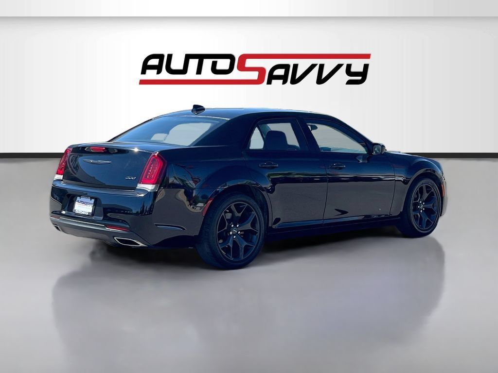 Used 2022 Chrysler 300 Touring w/ Sport Appearance Package RWD image 7