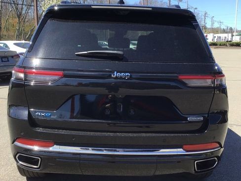 Used 2023 Jeep Grand Cherokee Overland w/ Luxury Tech Group IV AWD/4WD image 4