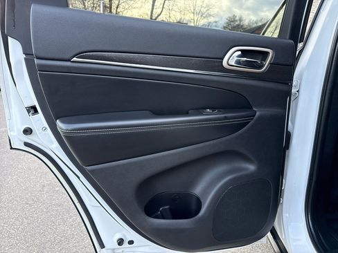 Used 2016 Jeep Grand Cherokee Limited image 18