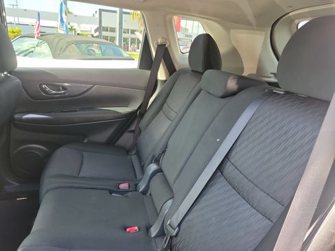 Used 2018 Nissan Rogue SV w/ Premium Package FWD image 11