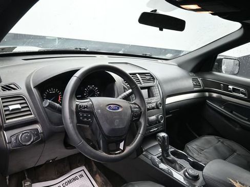 Used 2018 Ford Explorer XLT AWD/4WD image 16