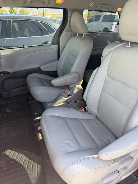 Used 2020 Toyota Sienna XLE FWD image 14