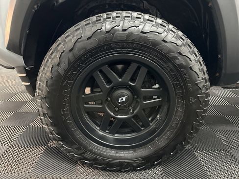Used 2019 Toyota Tacoma TRD Off-Road image 36