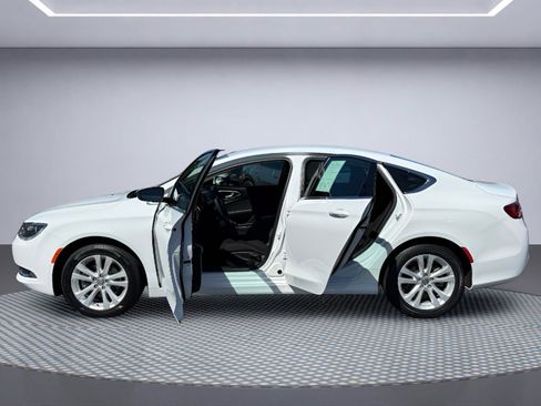 Used 2016 Chrysler 200 Limited FWD image 10