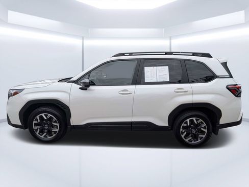 Used 2025 Subaru Forester Premium w/ Convenience Package #1 AWD/4WD image 4