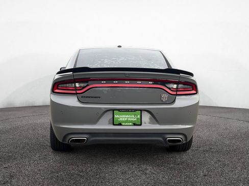 Used 2018 Dodge Charger SXT w/ Blacktop Package RWD image 4