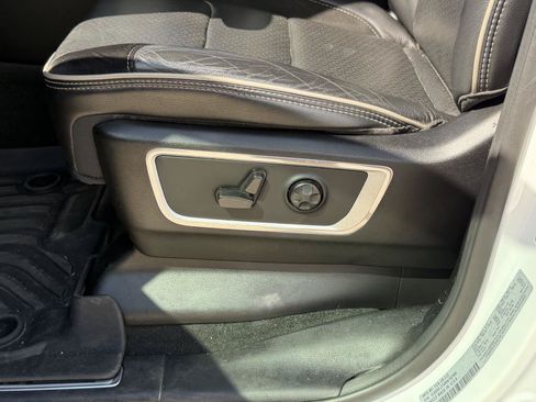 Used 2021 RAM 1500 Laramie w/ Sport Appearance Package AWD/4WD image 14