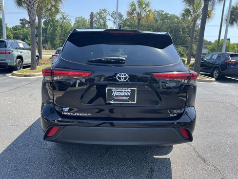Used 2021 Toyota Highlander XLE FWD image 9