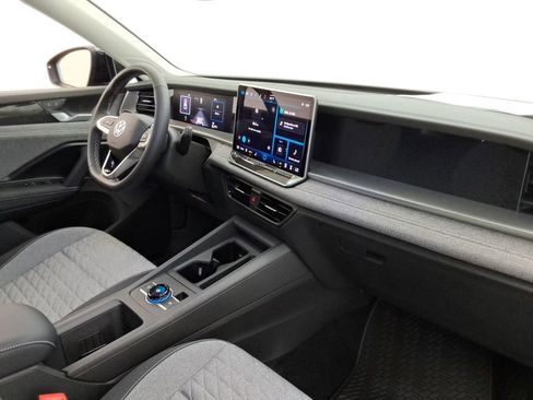 Used 2025 Volkswagen Tiguan S image 21