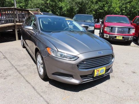 Used 2014 Ford Fusion SE FWD image 4