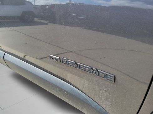 Used 2021 Jeep Renegade Latitude w/ Convenience Group FWD image 28