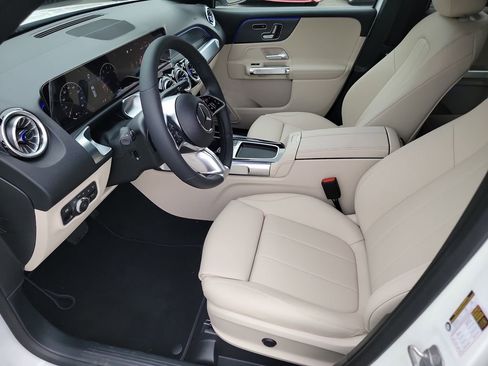 New 2025 Mercedes-Benz GLB 250 4MATIC image 8