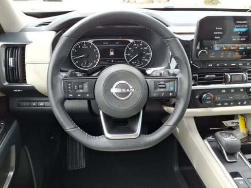 Used 2022 Nissan Pathfinder SL AWD/4WD image 14