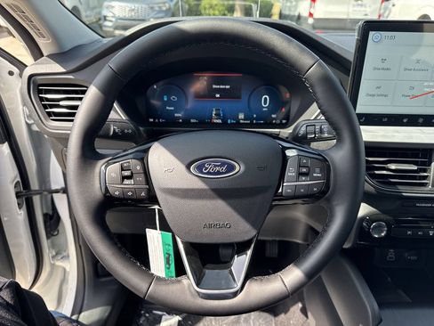 New 2025 Ford Escape SE w/ PHEV Premium Package FWD image 16