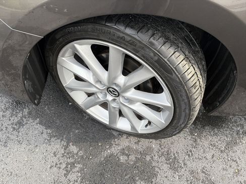 Used 2017 MAZDA MAZDA3 Touring FWD image 9