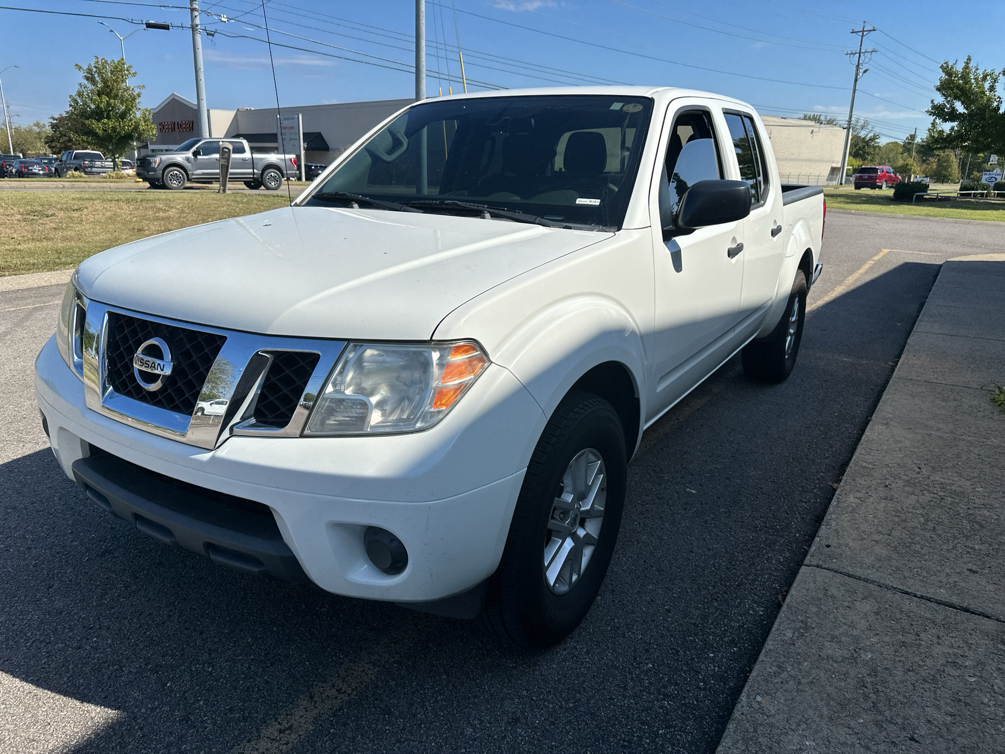 Used 2019 Nissan Frontier SV RWD image 7