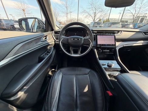 Used 2023 Jeep Grand Cherokee Limited image 18