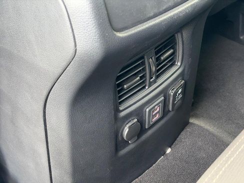 Used 2024 Nissan Titan SV AWD/4WD image 11