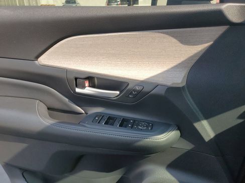 Used 2024 Toyota Grand Highlander AWD image 26