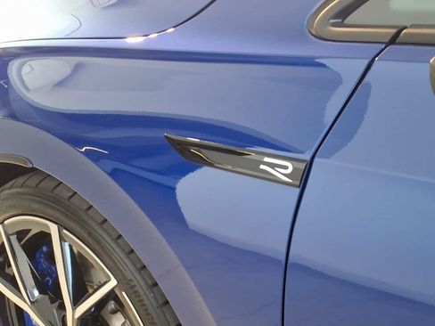 Used 2023 Volkswagen Golf R AWD/4WD image 8