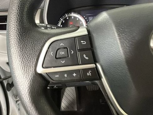 Used 2023 Toyota Highlander L FWD image 15