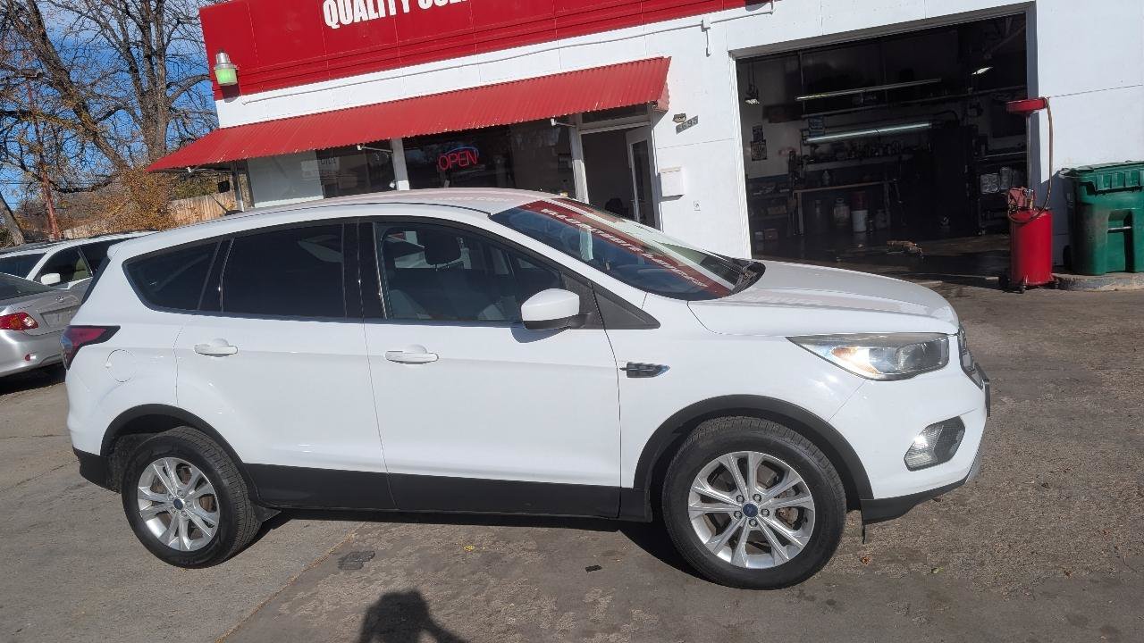 Used 2017 Ford Escape SE AWD/4WD image 4