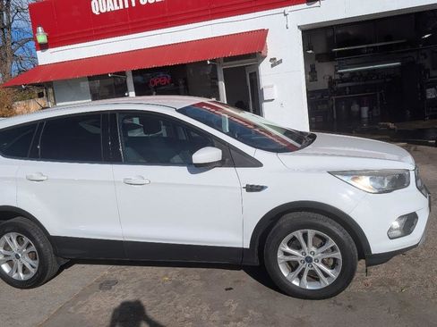 Used 2017 Ford Escape SE AWD/4WD image 4