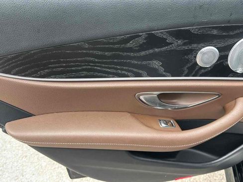 Used 2018 Mercedes-Benz E 300 4MATIC w/ Premium 2 Package image 27