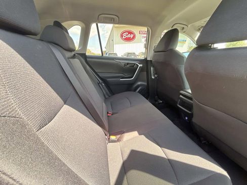 Used 2021 Toyota RAV4 LE image 13