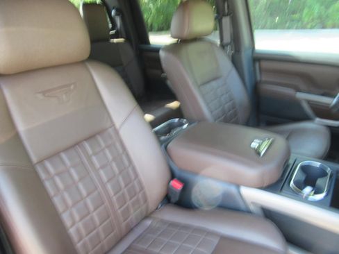 Used 2023 Nissan Titan Platinum Reserve w/ Moonroof Package AWD/4WD image 9