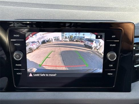 Certified 2025 Volkswagen Jetta SE w/ Sunroof Package image 26