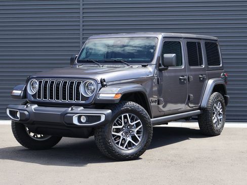 Used 2025 Jeep Wrangler Unlimited Sahara AWD/4WD image 1