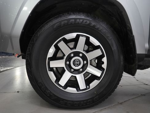 Used 2024 Toyota 4Runner TRD Off-Road image 32