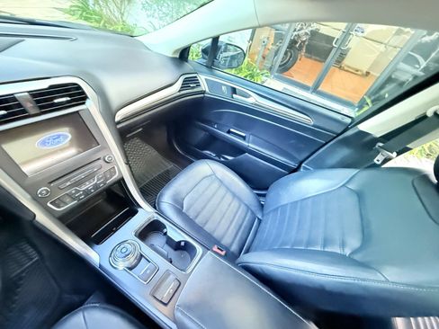 Used 2017 Ford Fusion SE w/ Fusion SE Technology Package FWD image 23