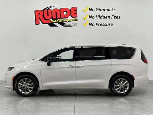 New 2026 Chrysler Pacifica Select AWD/4WD image 2