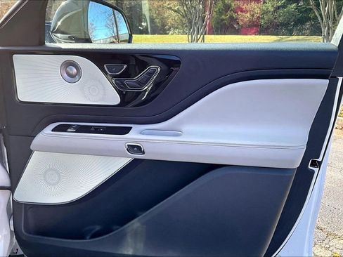 Certified 2025 Lincoln Aviator Reserve w/ Equipment Group 201A image 24