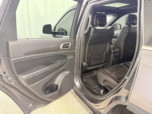 Used 2017 Jeep Grand Cherokee Limited w/ Luxury Group II AWD/4WD image 16