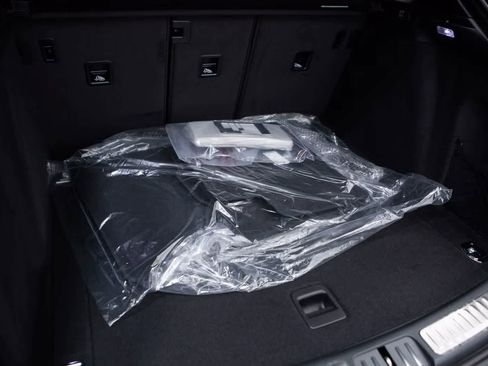 Certified 2026 Porsche Macan AWD/4WD image 39
