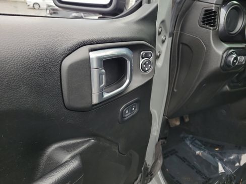 Used 2022 Jeep Wrangler Unlimited Sport image 18