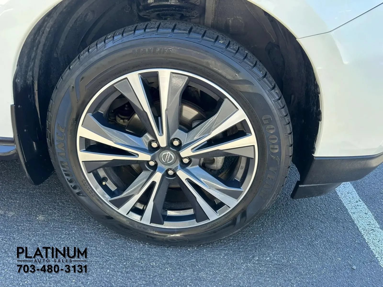 Used 2020 Nissan Pathfinder Platinum FWD image 23