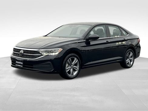 Used 2024 Volkswagen Jetta SE image 2