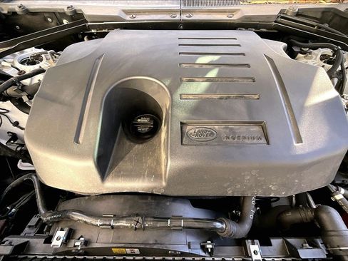 Used 2023 Land Rover Defender 130 SE image 10