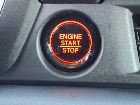 Certified 2025 Honda Pilot Touring image 24