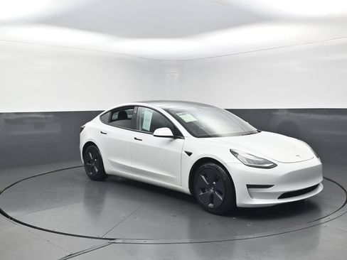 Used 2022 Tesla Model 3 Long Range AWD/4WD image 8