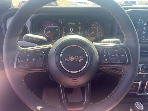 Certified 2024 Jeep Gladiator Sport image 17