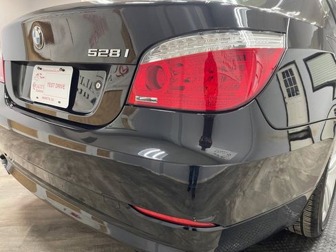 Used 2010 BMW 528i Sedan RWD image 18