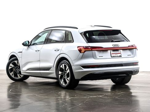 Used 2023 Audi e-tron Premium w/ Convenience Plus Package image 12