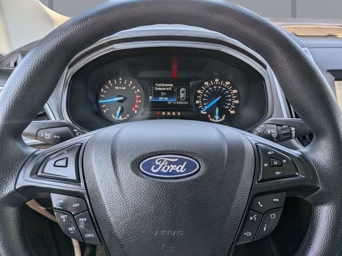 Used 2020 Ford Edge SE FWD image 32